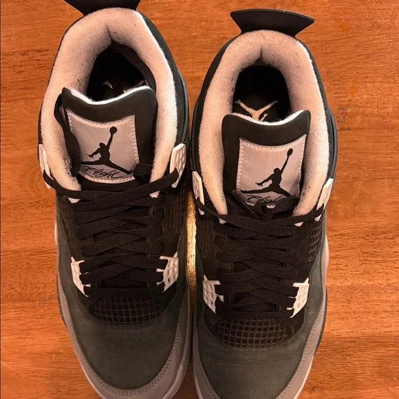 Nike Air Jordan 4 Retro Fear. Excellent condition. No flaws. Gently used.